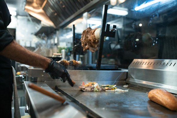 Quels sont les équipements d'un restaurant asiatique ?