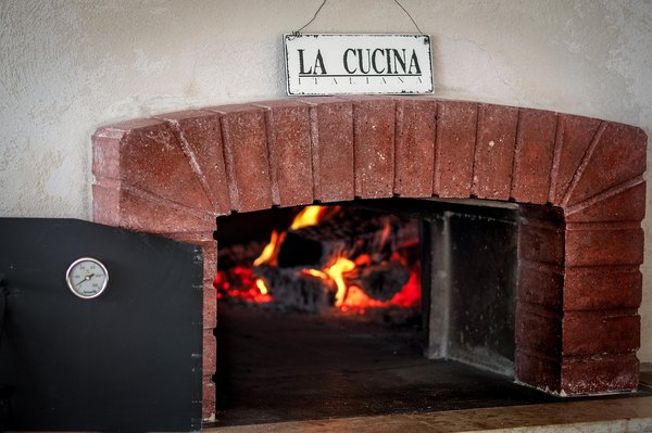 Quels sont les avantages du four à tarte flambée pour la cuisson